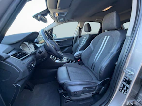 https://vehicle.imgix.net/4467280/065715d6-2ad4-4eac-b45e-9194f45bd46a.jpg