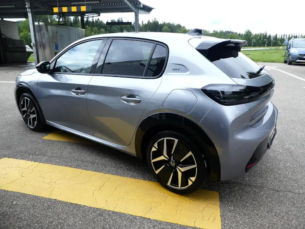 PEUGEOT 208 1.2 Hybrid 145 GT