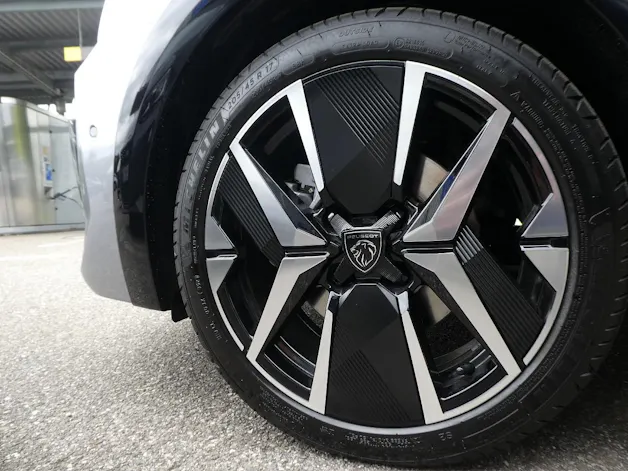 PEUGEOT 208 1.2 Hybrid 145 GT