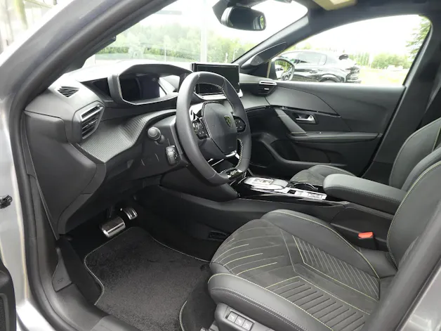 PEUGEOT 208 1.2 Hybrid 145 GT