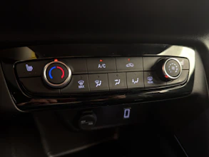 https://vehicle.imgix.net/4467336/b3872518-80f2-484d-b633-de3783cd0ec9.jpg