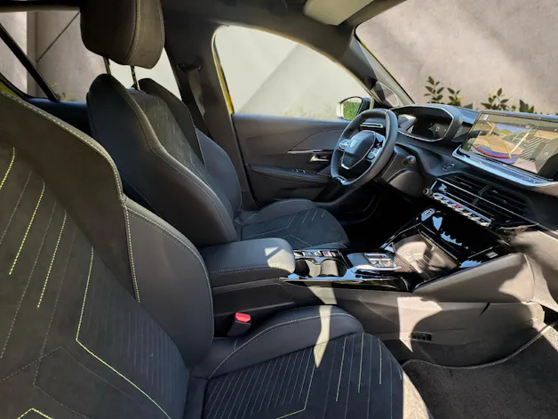 PEUGEOT 208 1.2 Hybrid 145 GT Exclusive