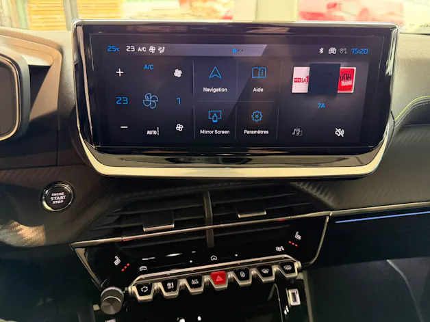 PEUGEOT 2008 1.2 Hybrid 145 GT Exclusive