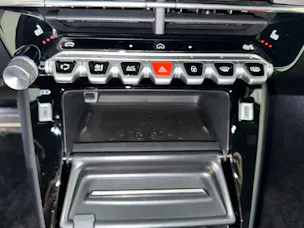 PEUGEOT 2008 1.2 Hybrid 145 GT Exclusive