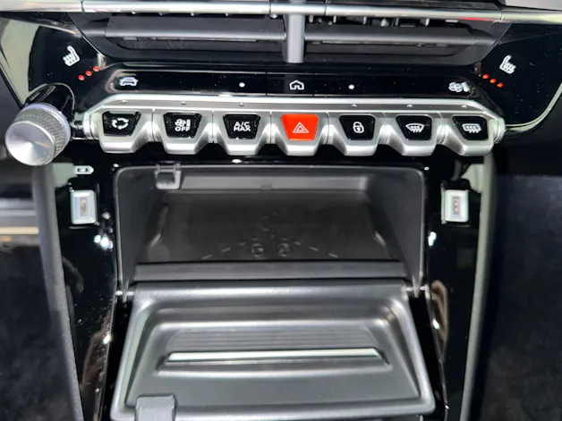 PEUGEOT 2008 1.2 Hybrid 145 GT Exclusive