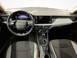 https://vehicle.imgix.net/4467783/e32853f5-37bc-431e-b0b7-e7b627e46668.jpg