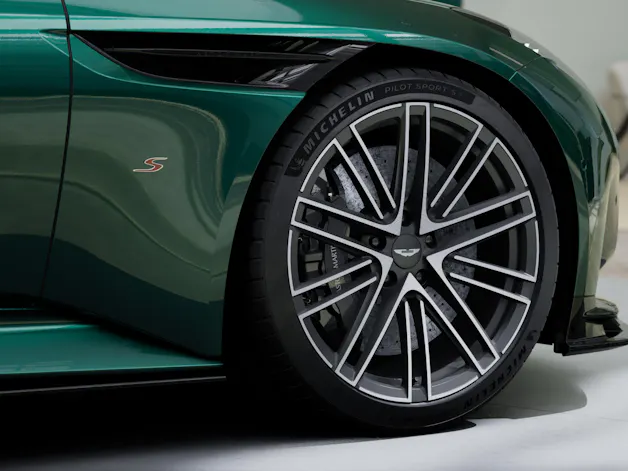 ASTON MARTIN DB12 Coupé 4.0 S V8 Bi-Turbo