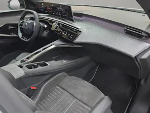 PEUGEOT 5008 1.6 PHEV 225 GT Exclusive