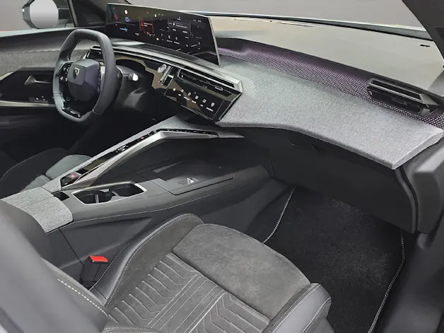 PEUGEOT 5008 1.6 PHEV 225 GT Exclusive