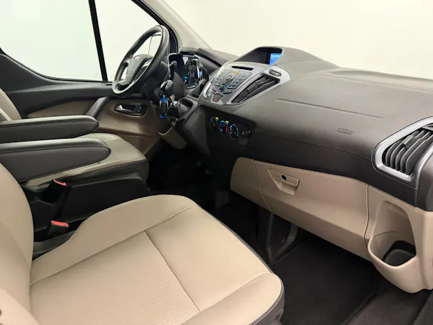 FORD Tourneo C Bus 310 L1 2.0 TDCi 170 Titanium