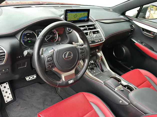 Lexus NX 300h F-Sport