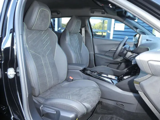 PEUGEOT 2008 1.2 Hybrid 145 GT Exclusive