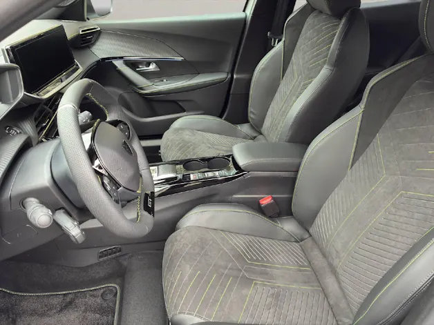 PEUGEOT 2008 1.2 Hybrid 145 PS GT