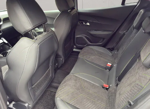 PEUGEOT 2008 1.2 Hybrid 145 PS GT