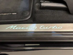 PORSCHE Macan Turbo