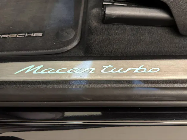 PORSCHE Macan Turbo