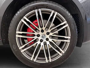 PORSCHE Macan Turbo