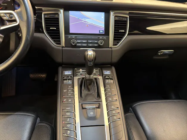 PORSCHE Macan Turbo