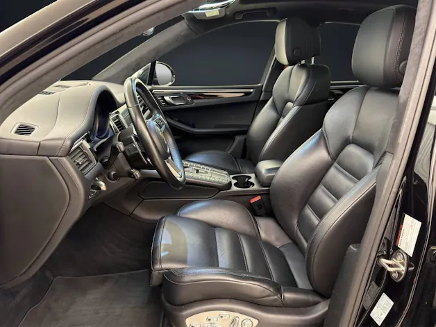 PORSCHE Macan Turbo