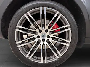 PORSCHE Macan Turbo