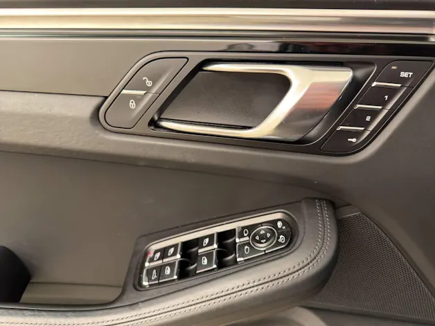 PORSCHE Macan Turbo