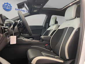 https://vehicle.imgix.net/4468199/10550553-bde8-4909-8ef0-b75d19fa0f10.jpg
