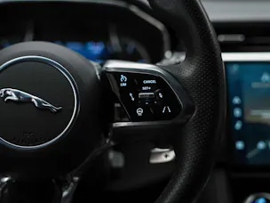 Jaguar F-Pace 2.0 D200 R-Dynamic MHEV SE AWD *Lenkradheizung*Meridian*ACC*