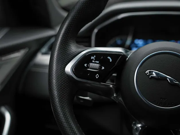 Jaguar F-Pace 2.0 D200 R-Dynamic MHEV SE AWD *Lenkradheizung*Meridian*ACC*