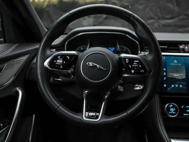 Jaguar F-Pace 2.0 D200 R-Dynamic MHEV SE AWD *Lenkradheizung*Meridian*ACC*
