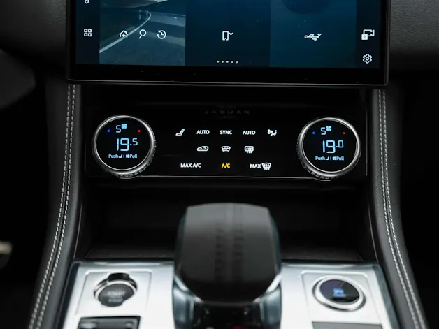 Jaguar F-Pace 2.0 D200 R-Dynamic MHEV SE AWD *Lenkradheizung*Meridian*ACC*