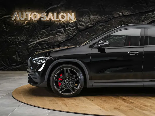 MERCEDES-BENZ GLA 35 AMG 4Matic 8G-Speedshift DCT *ALL BLACK*AHK*Ambientebeleuchtung*