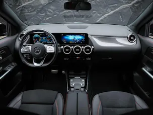 MERCEDES-BENZ GLA 35 AMG 4Matic 8G-Speedshift DCT *ALL BLACK*AHK*Ambientebeleuchtung*