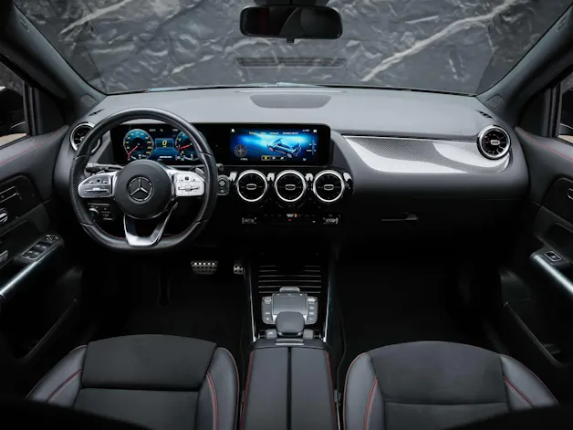 MERCEDES-BENZ GLA 35 AMG 4Matic 8G-Speedshift DCT *ALL BLACK*AHK*Ambientebeleuchtung*
