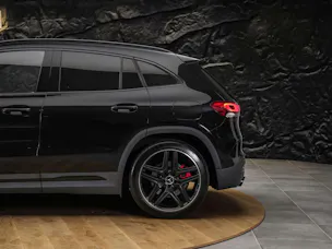 MERCEDES-BENZ GLA 35 AMG 4Matic 8G-Speedshift DCT *ALL BLACK*AHK*Ambientebeleuchtung*