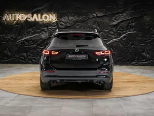 MERCEDES-BENZ GLA 35 AMG 4Matic 8G-Speedshift DCT *ALL BLACK*AHK*Ambientebeleuchtung*