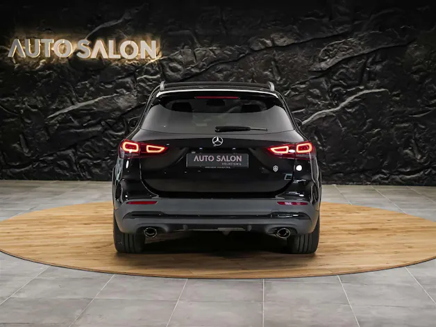 MERCEDES-BENZ GLA 35 AMG 4Matic 8G-Speedshift DCT *ALL BLACK*AHK*Ambientebeleuchtung*