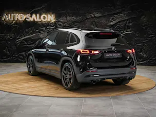 MERCEDES-BENZ GLA 35 AMG 4Matic 8G-Speedshift DCT *ALL BLACK*AHK*Ambientebeleuchtung*