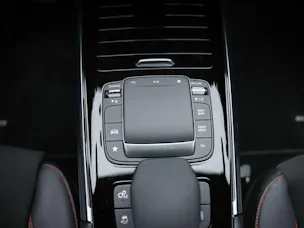 MERCEDES-BENZ GLA 35 AMG 4Matic 8G-Speedshift DCT *ALL BLACK*AHK*Ambientebeleuchtung*