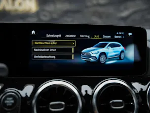 MERCEDES-BENZ GLA 35 AMG 4Matic 8G-Speedshift DCT *ALL BLACK*AHK*Ambientebeleuchtung*