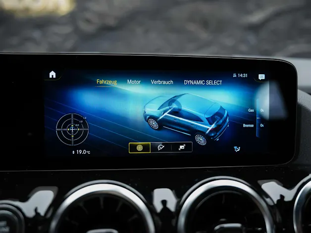 MERCEDES-BENZ GLA 35 AMG 4Matic 8G-Speedshift DCT *ALL BLACK*AHK*Ambientebeleuchtung*