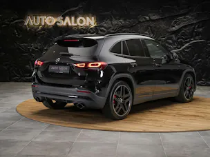 MERCEDES-BENZ GLA 35 AMG 4Matic 8G-Speedshift DCT *ALL BLACK*AHK*Ambientebeleuchtung*
