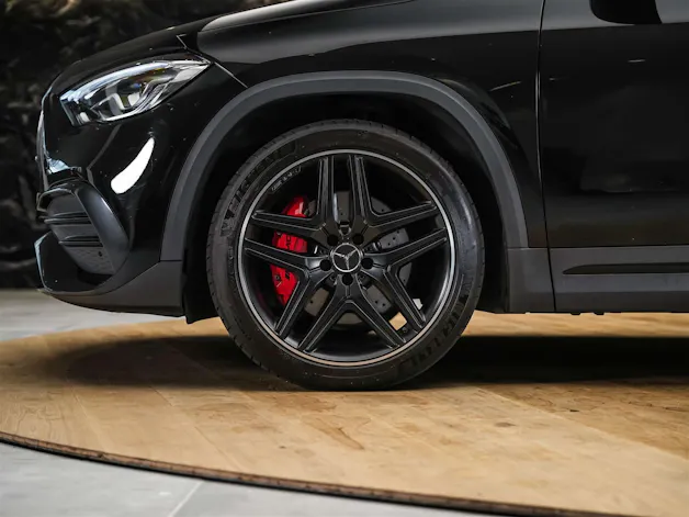 MERCEDES-BENZ GLA 35 AMG 4Matic 8G-Speedshift DCT *ALL BLACK*AHK*Ambientebeleuchtung*