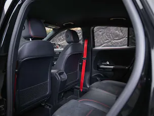 MERCEDES-BENZ GLA 35 AMG 4Matic 8G-Speedshift DCT *ALL BLACK*AHK*Ambientebeleuchtung*
