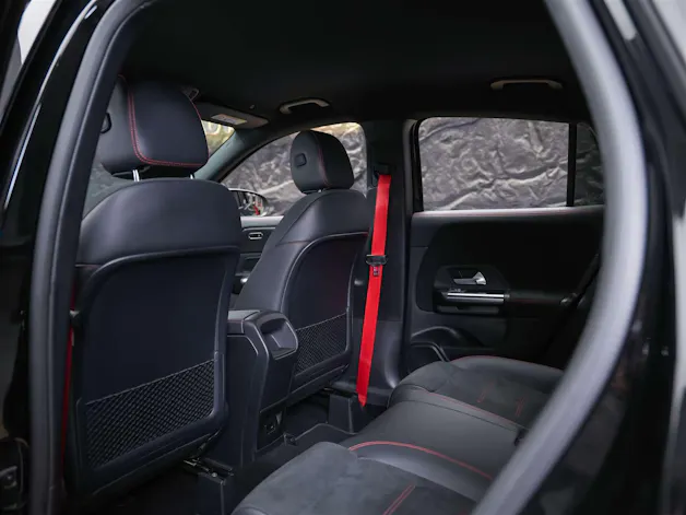 MERCEDES-BENZ GLA 35 AMG 4Matic 8G-Speedshift DCT *ALL BLACK*AHK*Ambientebeleuchtung*