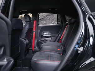 MERCEDES-BENZ GLA 35 AMG 4Matic 8G-Speedshift DCT *ALL BLACK*AHK*Ambientebeleuchtung*
