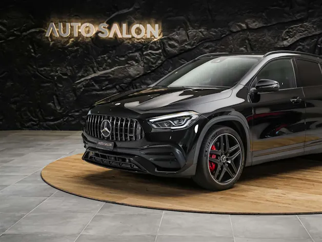 MERCEDES-BENZ GLA 35 AMG 4Matic 8G-Speedshift DCT *ALL BLACK*AHK*Ambientebeleuchtung*