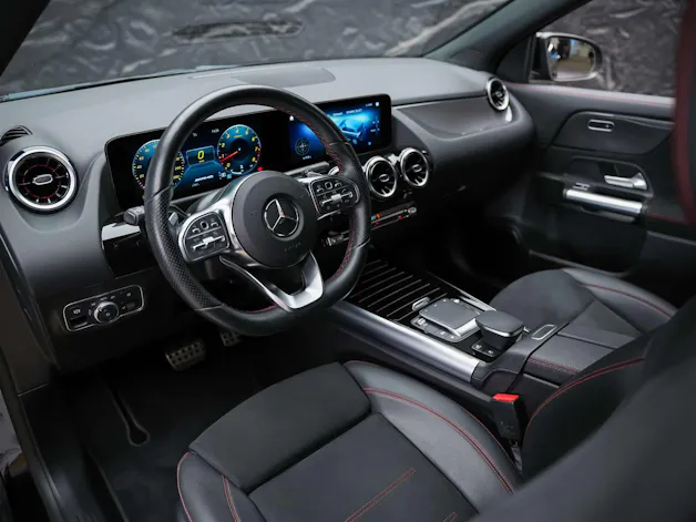MERCEDES-BENZ GLA 35 AMG 4Matic 8G-Speedshift DCT *ALL BLACK*AHK*Ambientebeleuchtung*