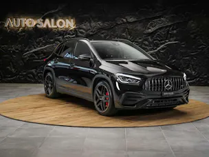 MERCEDES-BENZ GLA 35 AMG 4Matic 8G-Speedshift DCT *ALL BLACK*AHK*Ambientebeleuchtung*