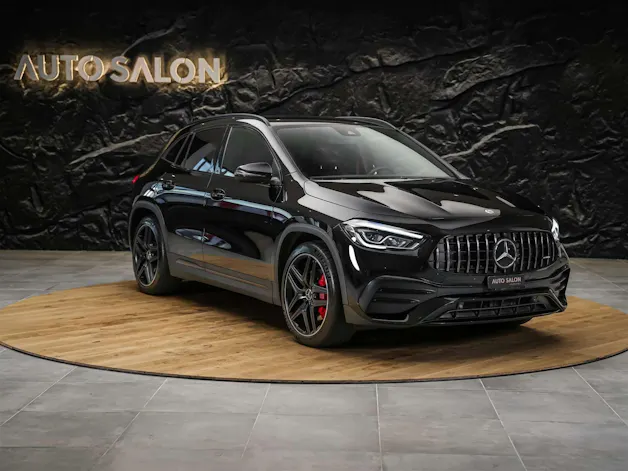 MERCEDES-BENZ GLA 35 AMG 4Matic 8G-Speedshift DCT *ALL BLACK*AHK*Ambientebeleuchtung*