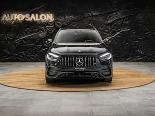 MERCEDES-BENZ GLA 35 AMG 4Matic 8G-Speedshift DCT *ALL BLACK*AHK*Ambientebeleuchtung*